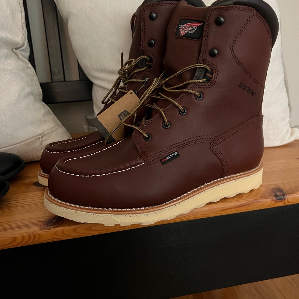 Redwing 411 traction tread
